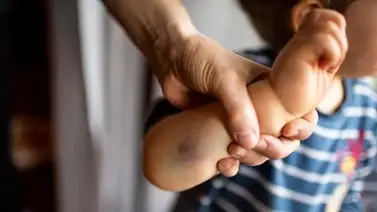 ¡Salvaje! Dos menores bajo el maltrato de su propia madre ¡Salvaje! Dos menores bajo el maltrato de su propia madre