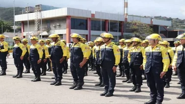 Venezuela envía 53 especialistas a Chile para apoyar en combate de incendios
