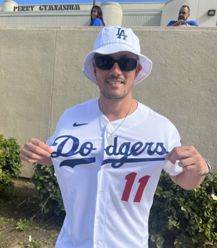 Dodgers le extienden el contrato a su más reciente adquisición Dodgers le extienden el contrato a su más reciente adquisición