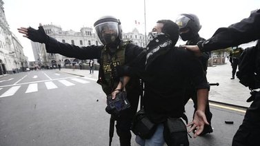 Más de un centenar de periodistas lesionados durante protestas en Perú