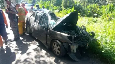 Muere septuagenario tras impactar su vehículo contra un autobús Muere septuagenario tras impactar su vehículo contra un autobús