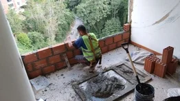 MinAguas entrega materiales para recuperar el edificio "Los Altos" en Miranda