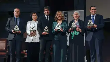 El grupo musical español Mocedades recibe el premio latino Estrella del Siglo El grupo musical español Mocedades recibe el premio latino Estrella del Siglo