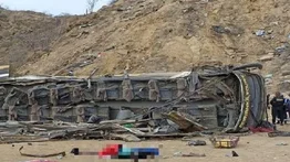 Autobús cae al precipicio en Perú y deja al menos 20 muertos