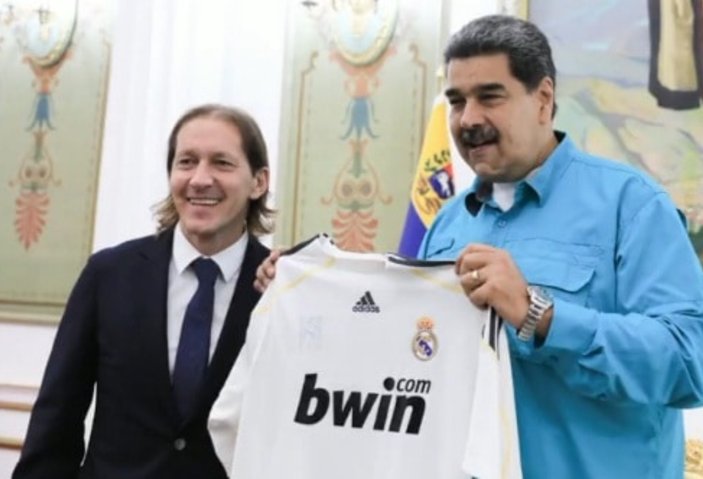 ¡Michel Salgado y David Trezeguet en Venezuela! Los exfutbolistas se reunieron con Maduro en Miraflores