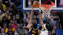 Jordan Poole salva a los Warriors en la peor noche de Stephen Curry