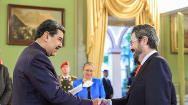 Presidente Maduro recibe las cartas credenciales del embajador de España