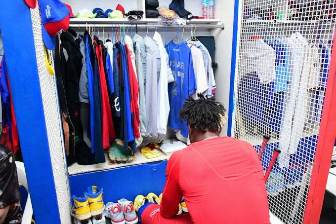 ¡Pasó de todo en el Universitario! Perreo, tánganas, peleas y amenazas: Acuña no jugará más ¡Pasó de todo en el Universitario! Perreo, tánganas, peleas y amenazas: Acuña no jugará más