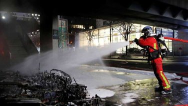 Incendio "intencional" interrumpió tráfico de trenes en París