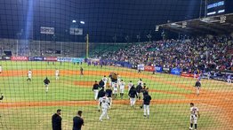 Quien pega primero… ¡Leones del Caracas vence a Tiburones y se adelanta en la Gran Final!