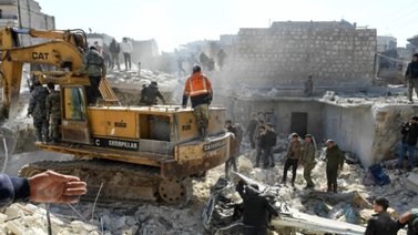 Mueren 18 personas tras derrumbarse un edificio en Siria: Nueve de los fallecidos eran niños