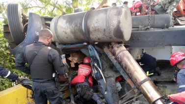 Gandola volcó en la ARC sentido Caracas este #21Ene