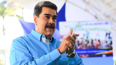 Nicolás Maduro lanza el programa "Mi iglesia bien equipada"