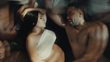 Romeo Santos anuncia la llegada de su cuarto hijo con su tema "Solo Conmigo"