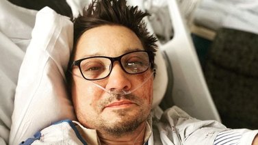 El actor Jeremy Renner ya se encuentra en su casa tras accidente con un quitanieves