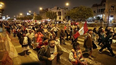 Peruanos avanzan hacia Lima para marchar contra Dina Boluarte