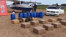 Incautan en Paraguay 420 kilos de cocaína en aeronave con destino a Argentina