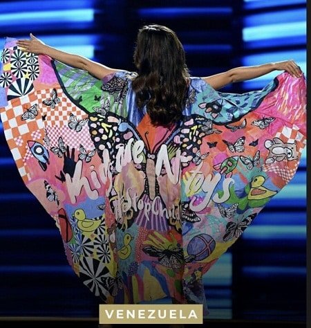 Amanda Dudamel entre las 5 finalistas del Miss Universo Amanda Dudamel entre las 5 finalistas del Miss Universo