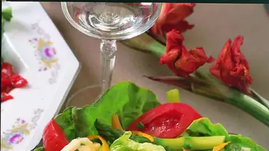 Ensalada de queso, tomate y espárragos Ensalada de queso, tomate y espárragos