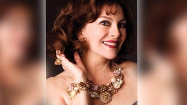 Lupita Ferrer quiere hacer series y el teatro la reclama