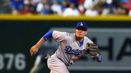 Los Dodgers de los Ángeles consiguen vía cambio a un candidato del Guante de Oro
