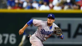 Los Dodgers de los Ángeles consiguen vía cambio a un candidato del Guante de Oro