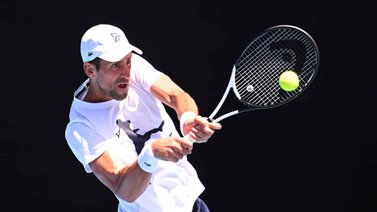 Djokovic se retira del entrenamiento en Australia por precaución