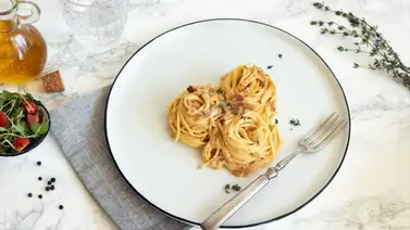 Pasta con salsa de cebolla caramelizada Pasta con salsa de cebolla caramelizada