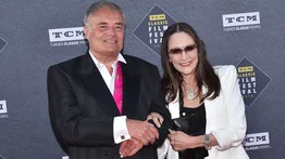 Dos actores demandan a Paramount por desnudo infantil en filme de 1968