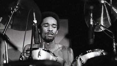 Fallece el baterista Fred White a los 67 años de edad
