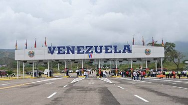 Puente Atanasio Girardot reabrió paso al tránsito en la frontera