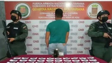 Viajaba en transporte público: Capturan a un hombre con 67 dediles de droga en su estómago