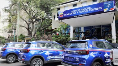 Entregan vehículos al Servicio Nacional de Medicina y Ciencias Forenses