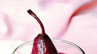 Pera al vino: un postre clásico para las fiestas Pera al vino: un postre clásico para las fiestas