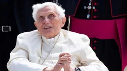 Vaticano: Benedicto XVI está lúcido pero su condición de salud es grave