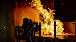 ¡Infierno en Camboya! Al menos 10 muertos y 30 heridos en el enorme incendio de un casino