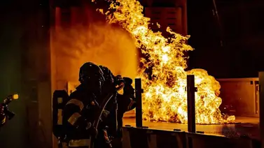 ¡Infierno en Camboya! Al menos 10 muertos y 30 heridos en el enorme incendio de un casino ¡Infierno en Camboya! Al menos 10 muertos y 30 heridos en el enorme incendio de un casino