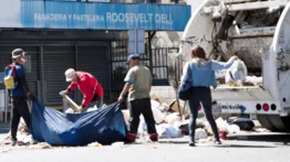 Realizan recolección de desechos en calles de Caracas