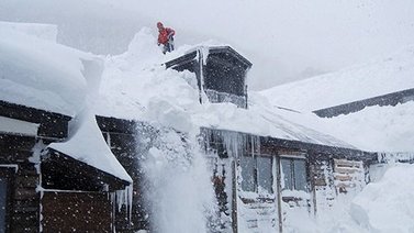 Japón vive un diciembre con fuertes nevadas y calles atascadas