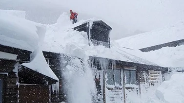 Japón vive un diciembre con fuertes nevadas y calles atascadas