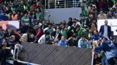 Al menos 27 heridos al derrumbarse grada en un centro deportivo de Egipto Al menos 27 heridos al derrumbarse grada en un centro deportivo de Egipto