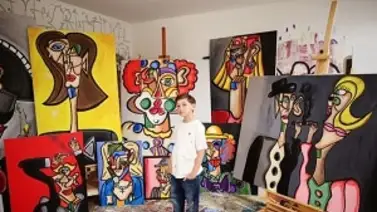 Conoce al Pequeño Picasso de once años que vende miles de dólares en obras de arte Conoce al Pequeño Picasso de once años que vende miles de dólares en obras de arte