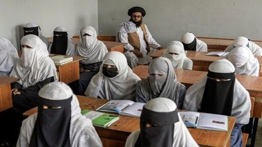 EEUU y aliados condenan veto talibán a mujeres en universidades
