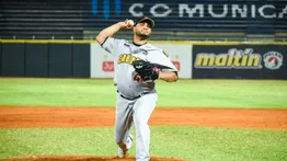 Los Leones del Caracas superan a las Águilas y se afianzan en la cima de la LVBP