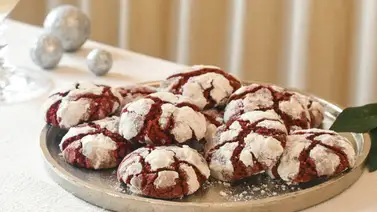 Galletas craqueladas de Red Velvet Galletas craqueladas de Red Velvet