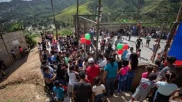 ¡Llegó la navidad! Cientos de regalos para los niños de El Cementerio