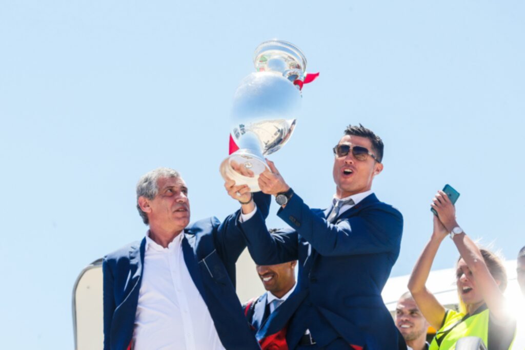 Portugal despide a Fernando Santos y vinculan a Mourinho como el nuevo entrenador