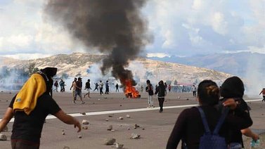 Violencia escala en Perú: Suben a nueve los fallecidos tras primer día en Estado de Emergencia