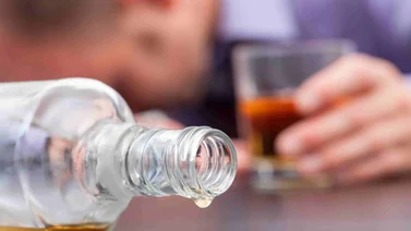 Al menos 24 personas mueren por consumir alcohol adulterado en la India