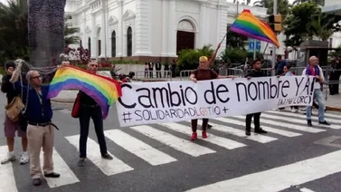 Activistas denuncian retraso en cambio de nombre a personas trans